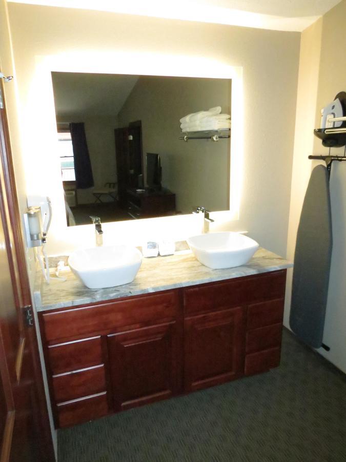 Edgewater Hotel And Suites Put-in-Bay Buitenkant foto