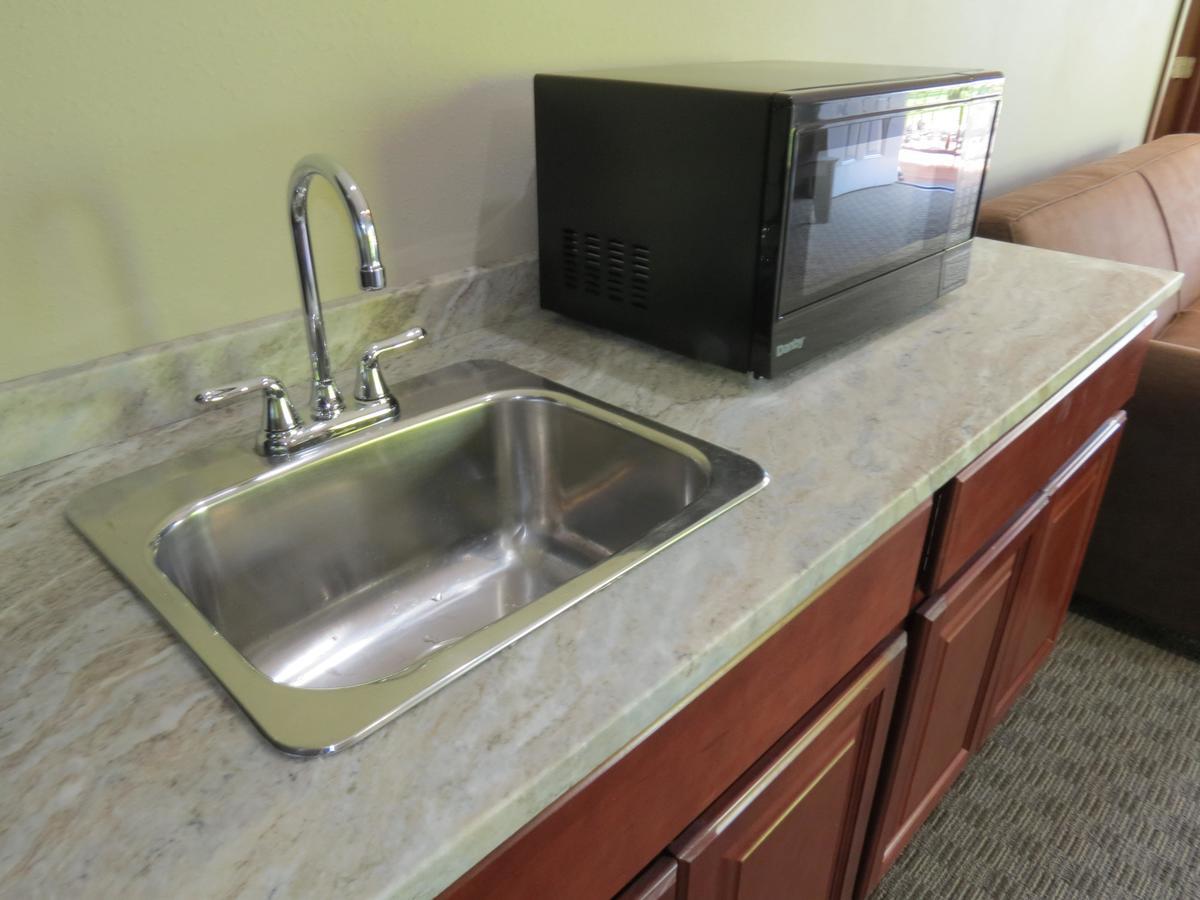 Edgewater Hotel And Suites Put-in-Bay Buitenkant foto