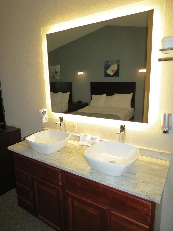 Edgewater Hotel And Suites Put-in-Bay Buitenkant foto